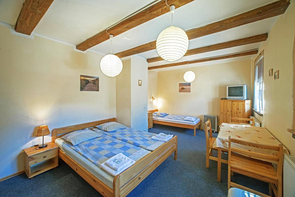 Express Guest House ไคลเพดา ภายนอก รูปภาพ